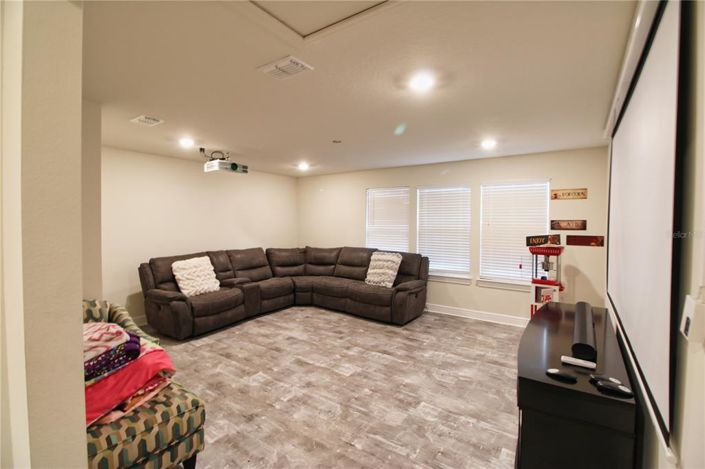 Image No.36-5 Bed House for sale