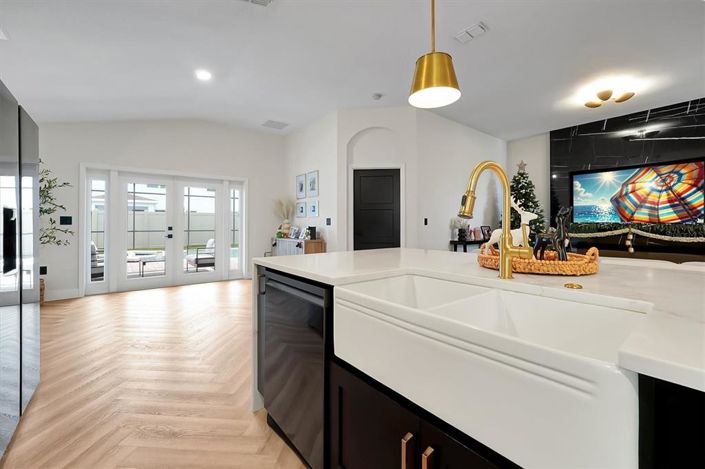 Image No.10-3 Bed House for sale