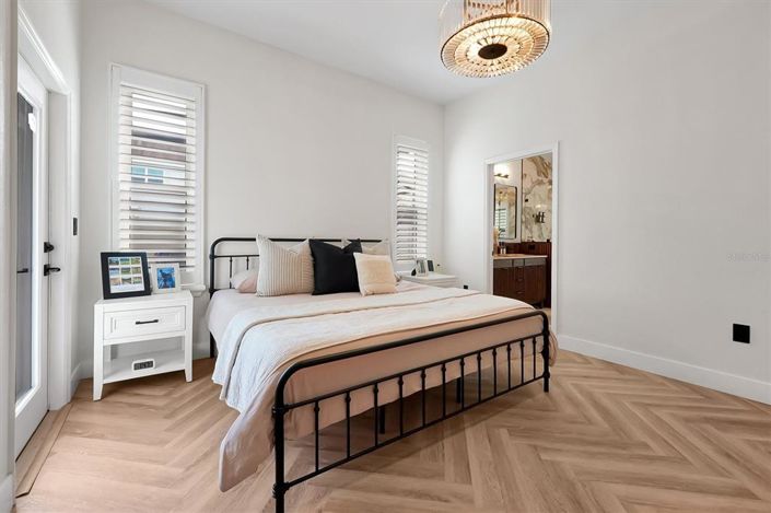 Image No.18-3 Bed House for sale