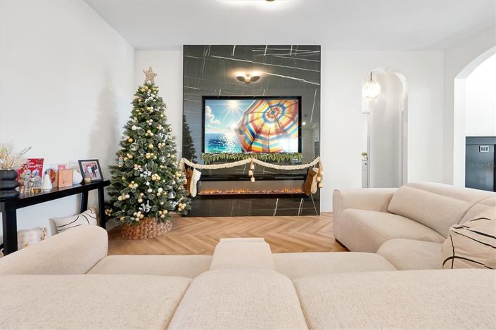 Image No.6-3 Bed House for sale