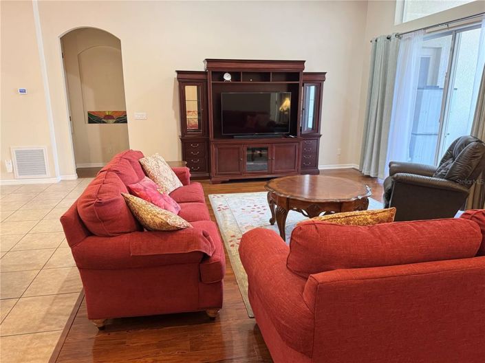 Image No.21-4 Bed House for sale