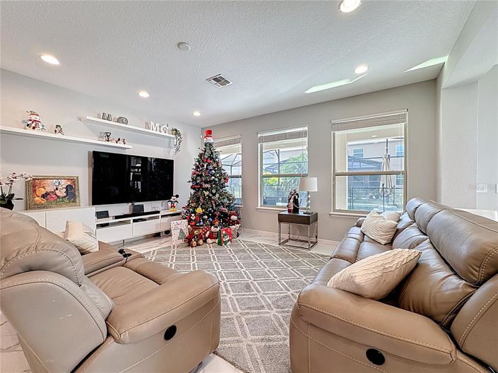 Image No.19-7 Bed House for sale