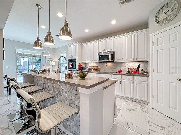 Image No.24-7 Bed House for sale