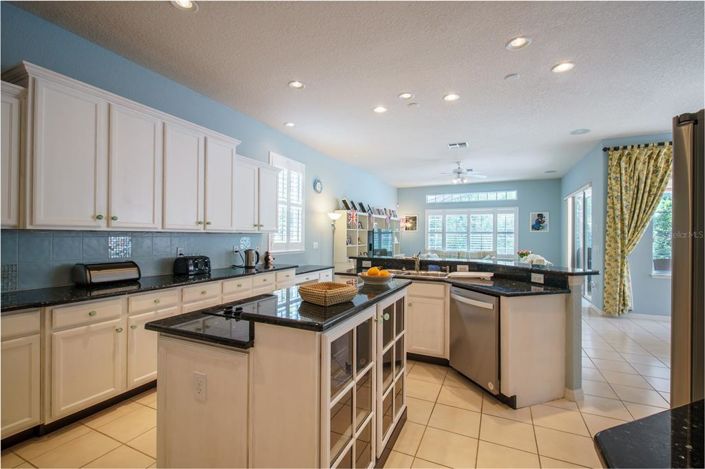 Image No.12-4 Bed House for sale