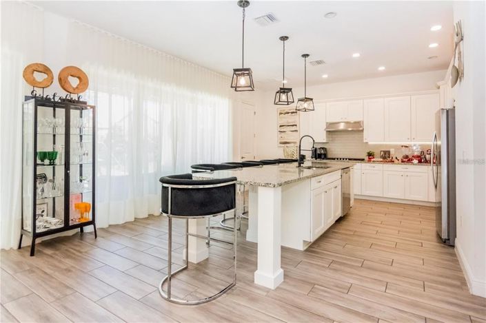 Image No.3-4 Bed House for sale