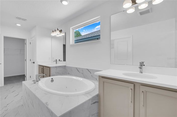 Image No.19-4 Bed House for sale