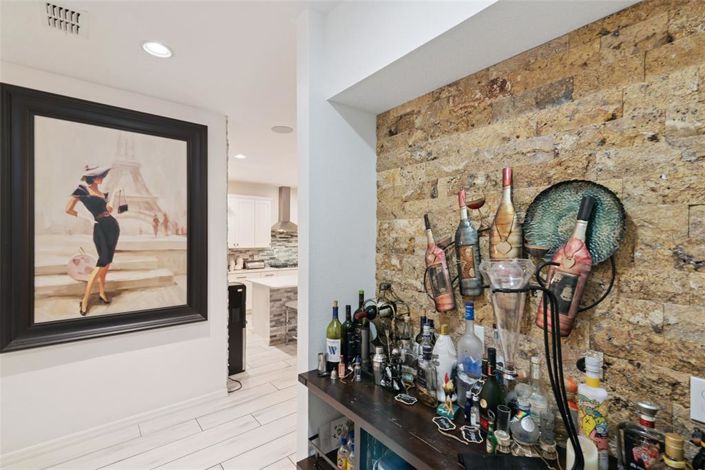 Image No.11-5 Bed House for sale