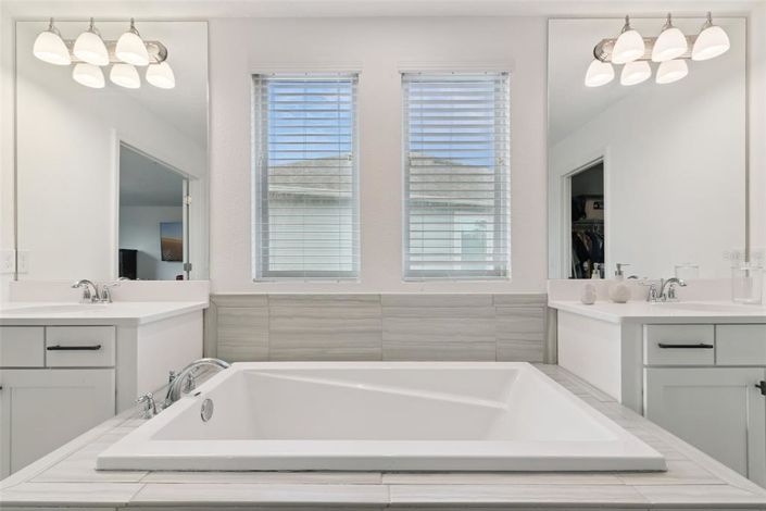 Image No.31-5 Bed House for sale