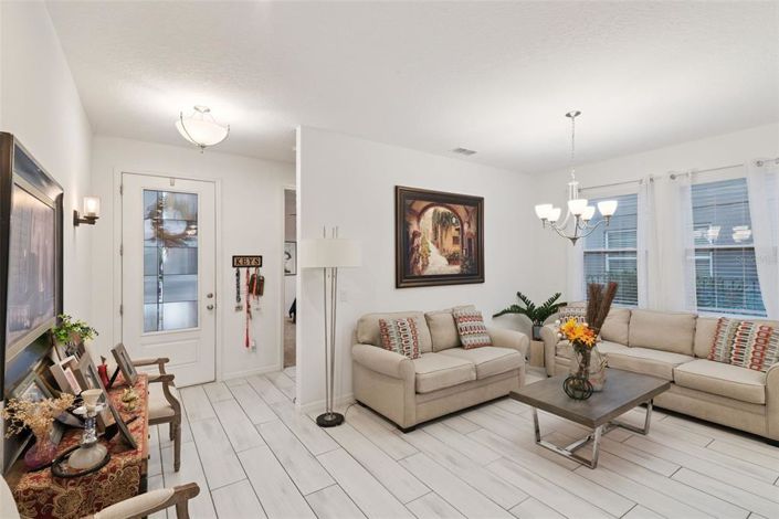 Image No.6-5 Bed House for sale