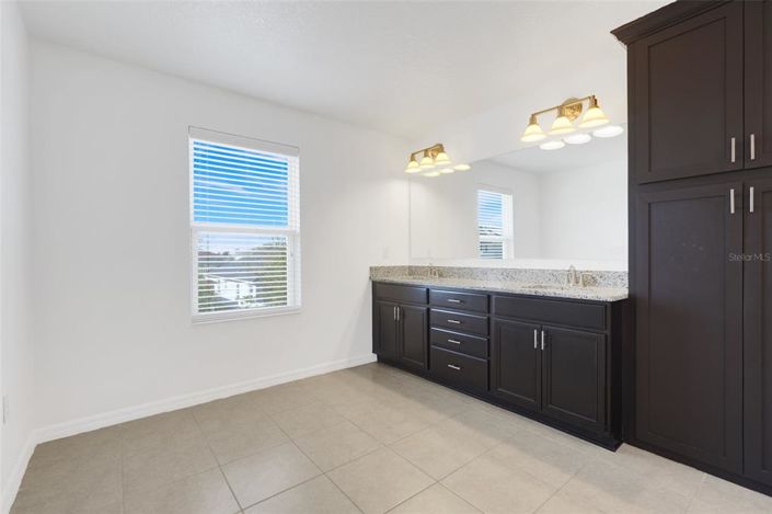 Image No.27-5 Bed House for sale