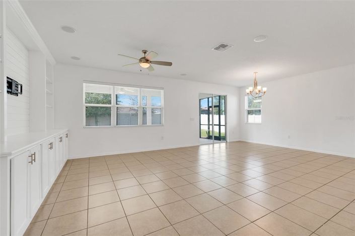 Image No.6-5 Bed House for sale