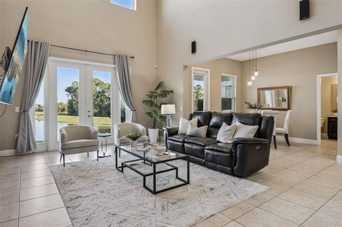 Image No.9-5 Bed House for sale