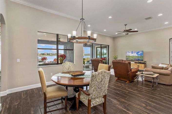 Image No.18-5 Bed House for sale