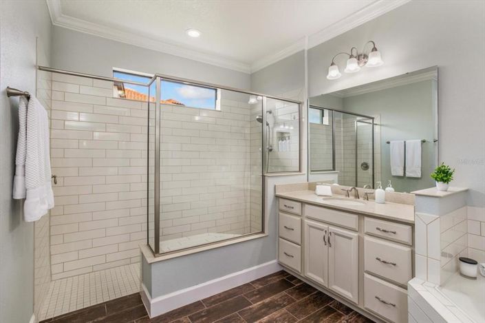 Image No.25-5 Bed House for sale