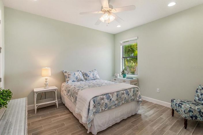 Image No.30-5 Bed House for sale