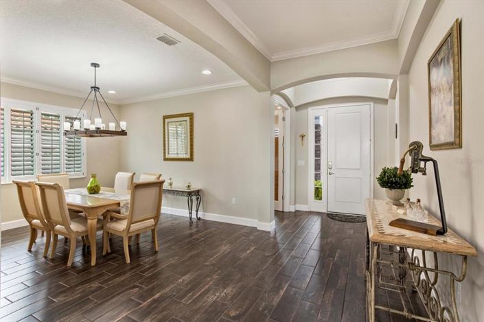 Image No.8-5 Bed House for sale