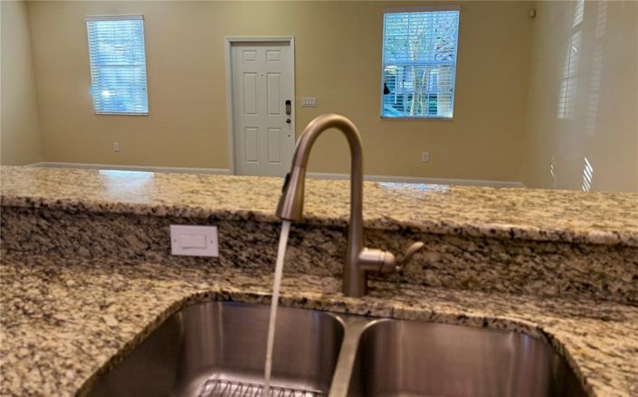 Image No.8-3 Bed Townhouse for sale