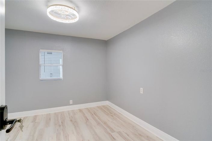 Image No.11-2 Bed House for sale