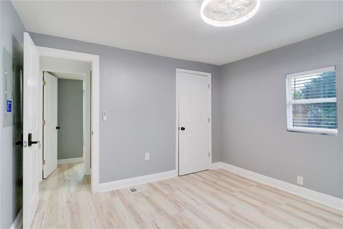 Image No.14-2 Bed House for sale