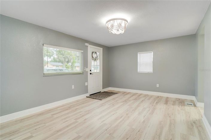 Image No.4-2 Bed House for sale