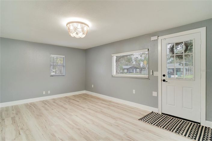 Image No.5-2 Bed House for sale