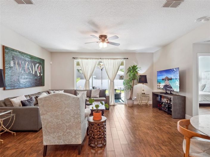 Image No.13-4 Bed House for sale