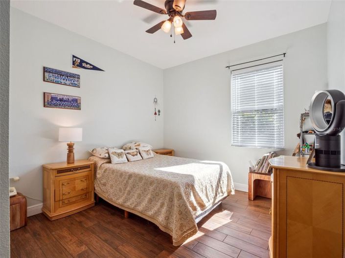 Image No.20-4 Bed House for sale