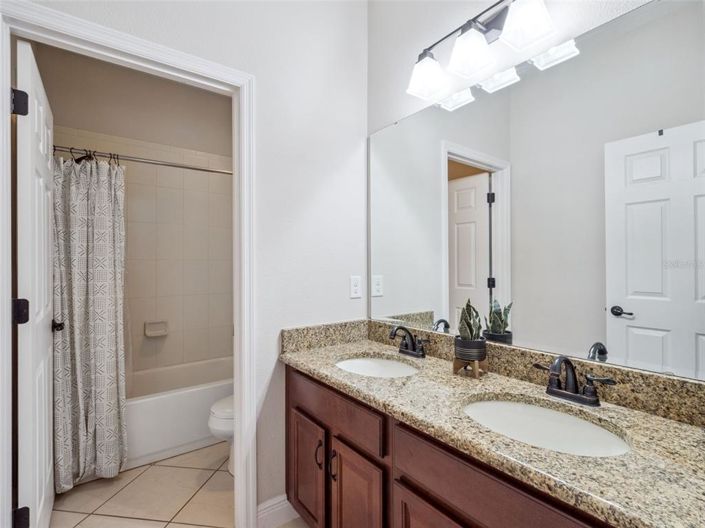 Image No.21-4 Bed House for sale