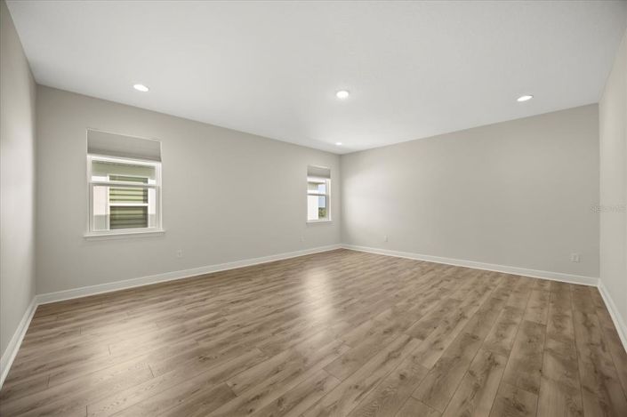 Image No.18-5 Bed House for sale