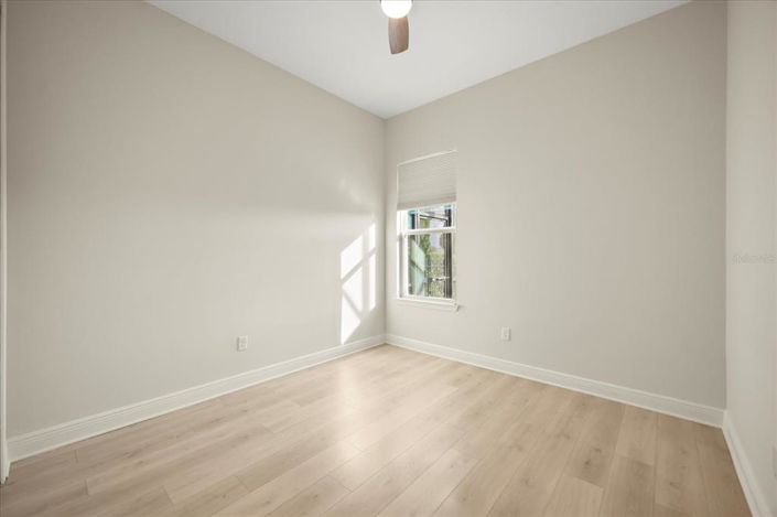 Image No.21-5 Bed House for sale