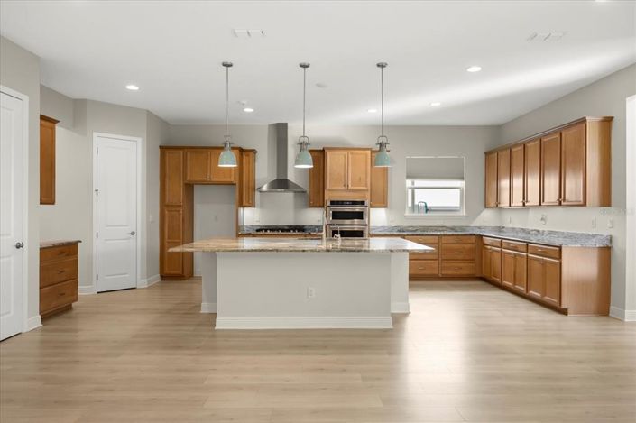 Image No.3-5 Bed House for sale