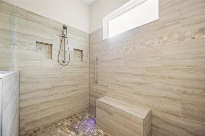 Image No.35-5 Bed House for sale