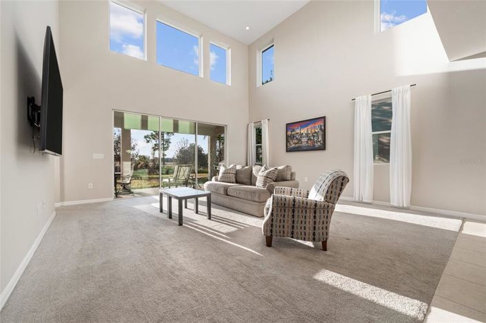 Image No.8-5 Bed House for sale