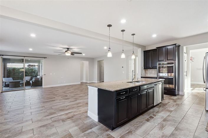 Image No.13-6 Bed House for sale