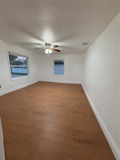 Image No.6-2 Bed House for sale