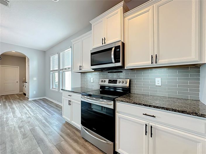 Image No.18-3 Bed House for sale