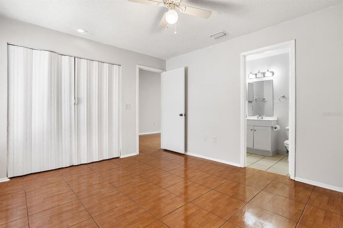 Image No.8-3 Bed Townhouse for sale