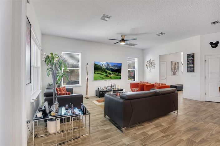 Image No.11-5 Bed House for sale