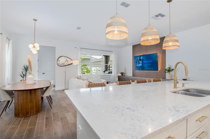 Image No.2-4 Bed House for sale