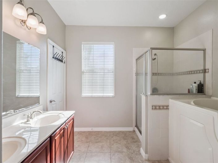 Image No.13-4 Bed House for sale