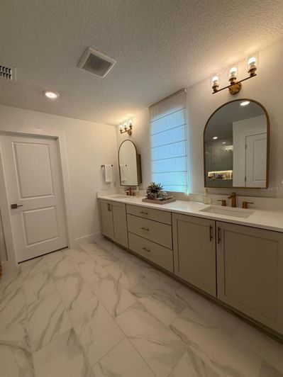 Image No.27-5 Bed House for sale