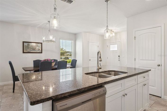 Image No.15-3 Bed Townhouse for sale