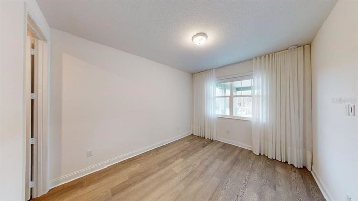 Image No.37-5 Bed House for sale