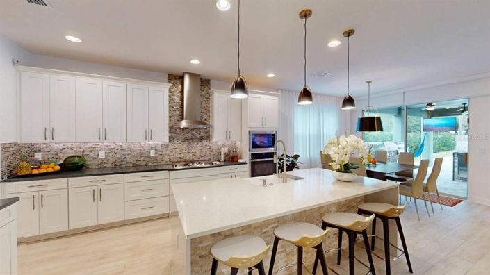 Image No.8-5 Bed House for sale