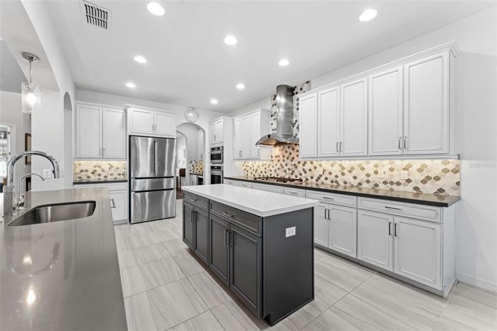 Image No.3-5 Bed House for sale