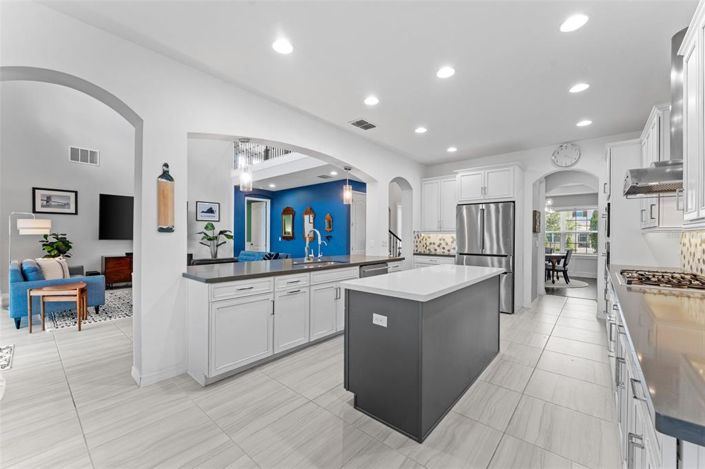 Image No.5-5 Bed House for sale