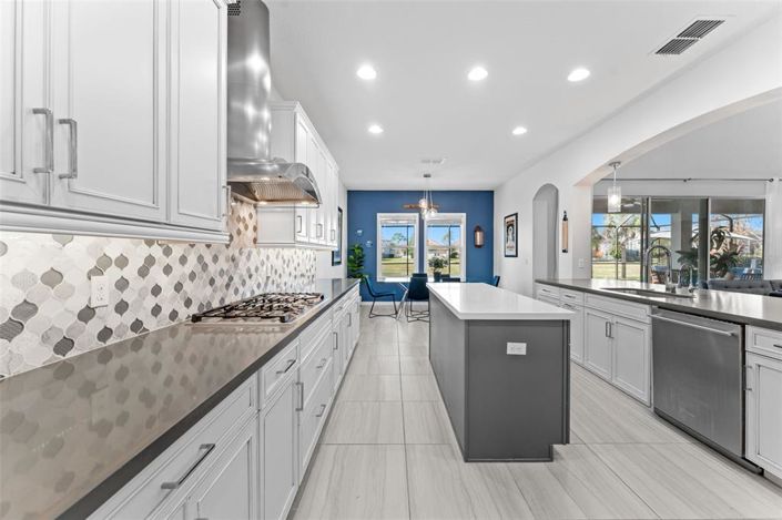 Image No.6-5 Bed House for sale