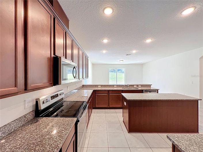 Image No.19-5 Bed House for sale