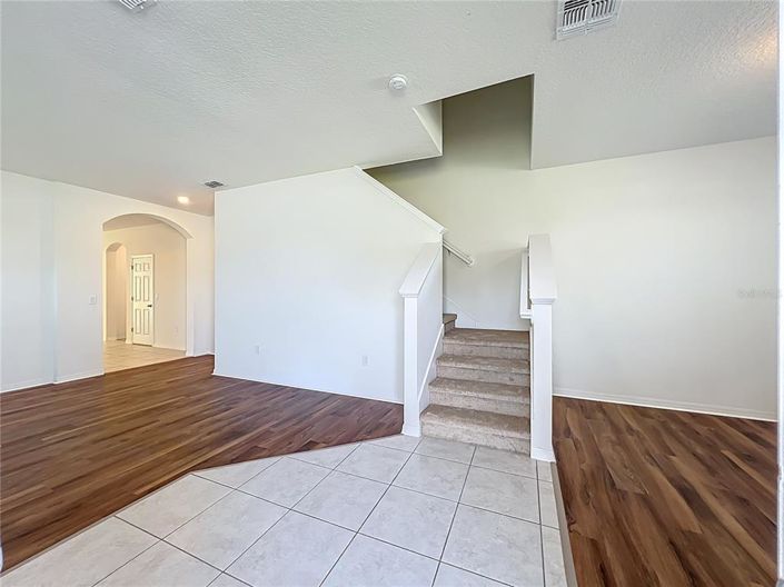 Image No.9-5 Bed House for sale