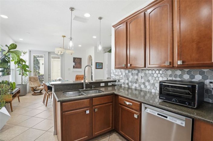 Image No.17-4 Bed Townhouse for sale